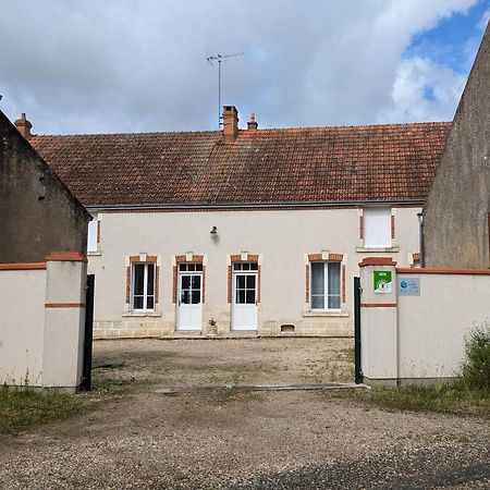 Gite Champetre A Mareau-Aux-Pres: Terrasse, Jardin, Et Confort Pour 6 Personnes - Fr-1-590-140 外观 照片