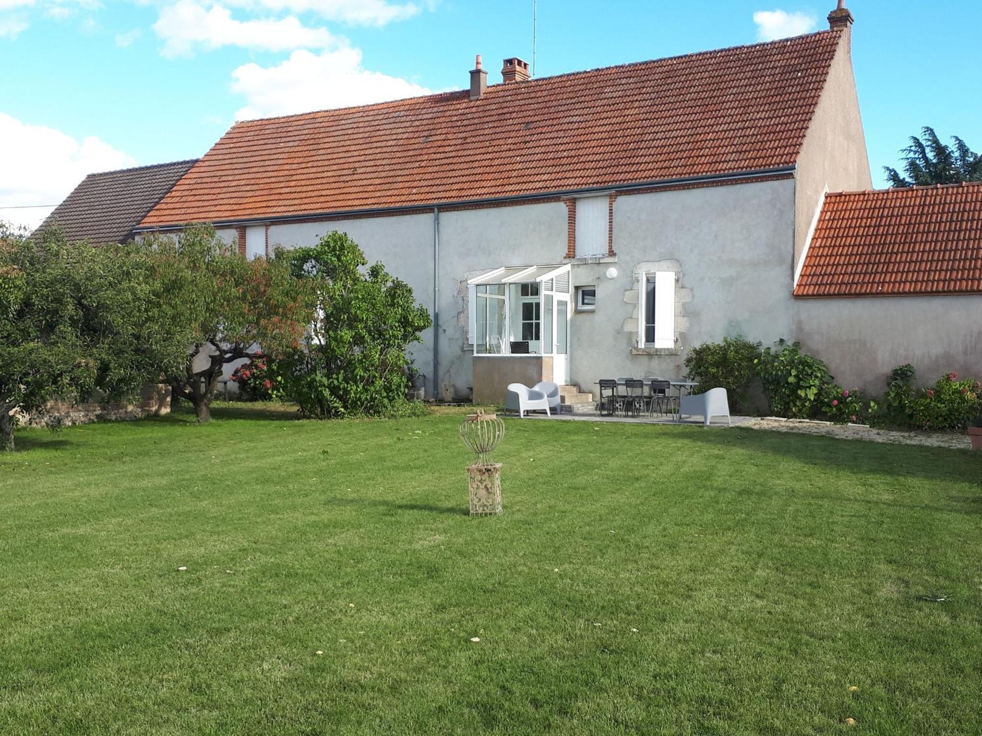 Gite Champetre A Mareau-Aux-Pres: Terrasse, Jardin, Et Confort Pour 6 Personnes - Fr-1-590-140 外观 照片